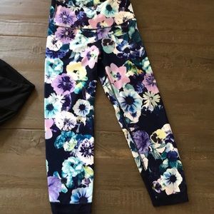 Old Navy Pants - Old Navy active leggings size medium Old Navy Pants - Old Navy active leggings size medium